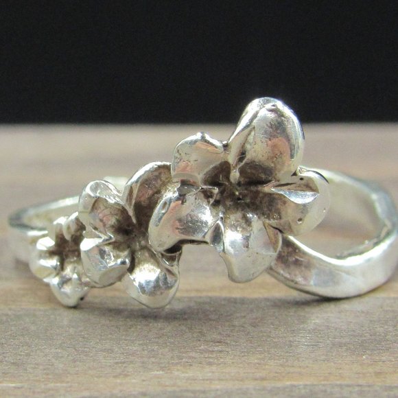 Jewelry - Size 6 Sterling Silver Rustic Floral Open Band